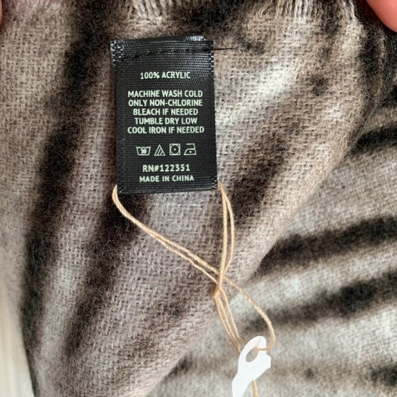 Zebra Print Shawl Black White NWOT - Picture 3 of 3